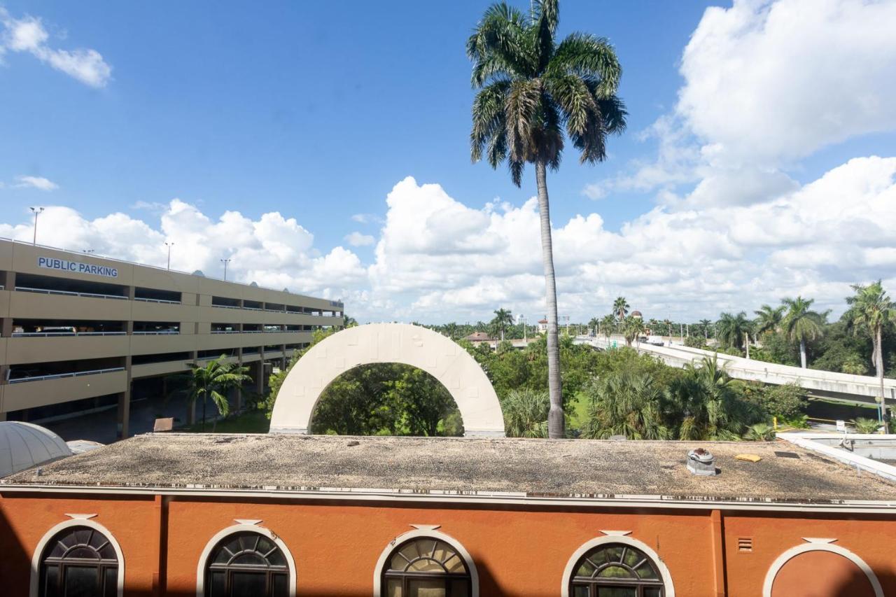 433 Studio Hollywood Beach Dania Beach Exterior photo